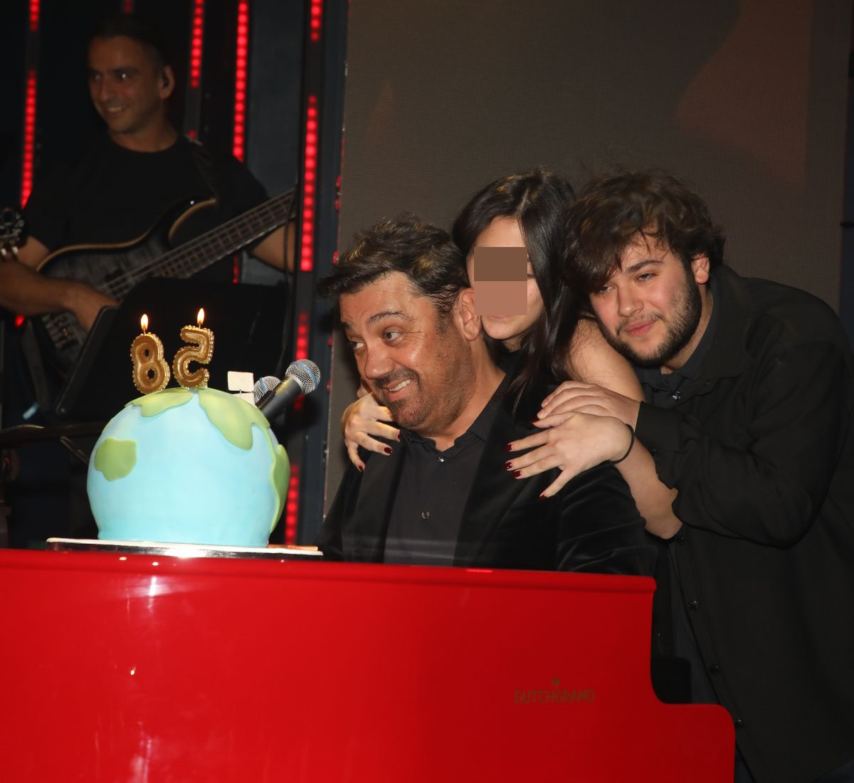 Γιώργος Θεοφάνους: Τα γενέθλια και η έκπληξη που ετοίμασαν τα παιδιά του, Μάνος και Ειρήνη