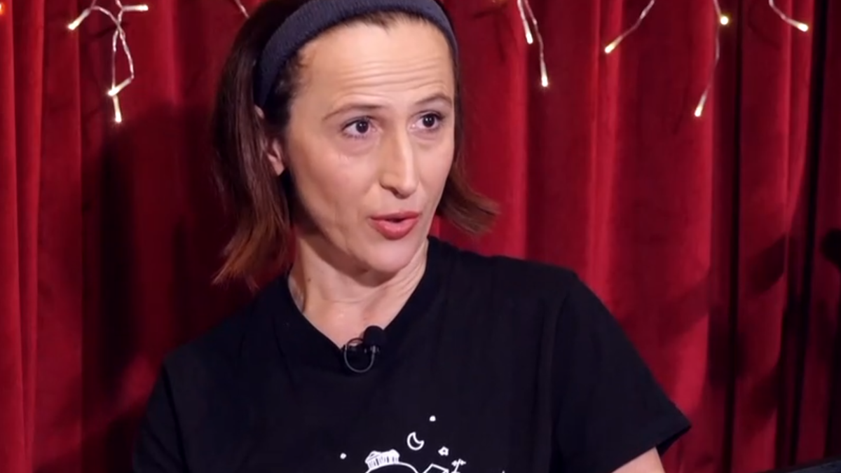 Γιούλη Τσαγκαράκη: «Μου δημιούργησε ευθύνη ότι ερμήνευσα τον πρώτο intersex χαρακτήρα στην ελληνική τηλεόραση»