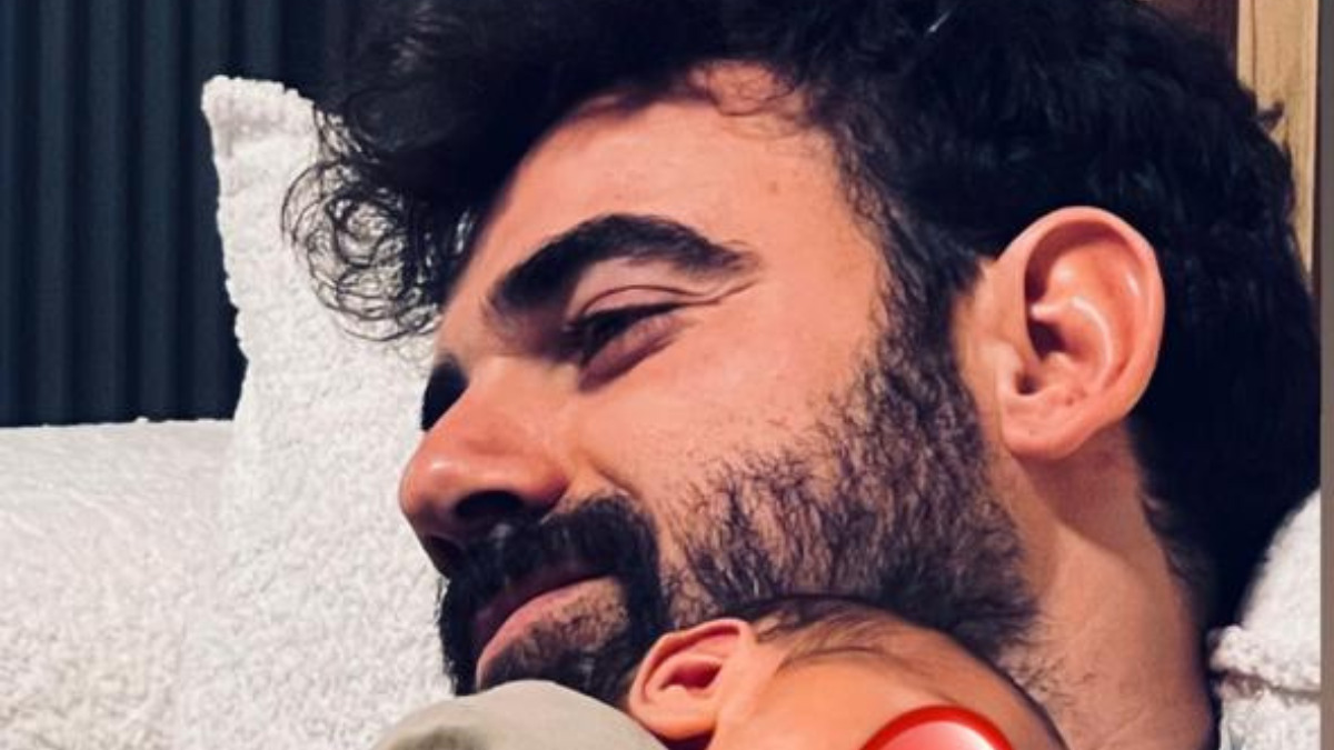 Η πιο γλυκιά αγκαλιά του Νίκου Πολυδερόπουλου