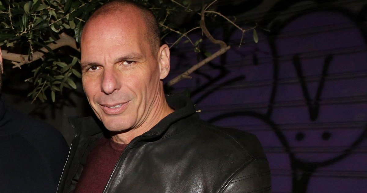 Γιάννης Βαρουφάκης: Χόρεψε techno κομμάτι που επαναλαμβάνει το όνομά του και έγινε viral