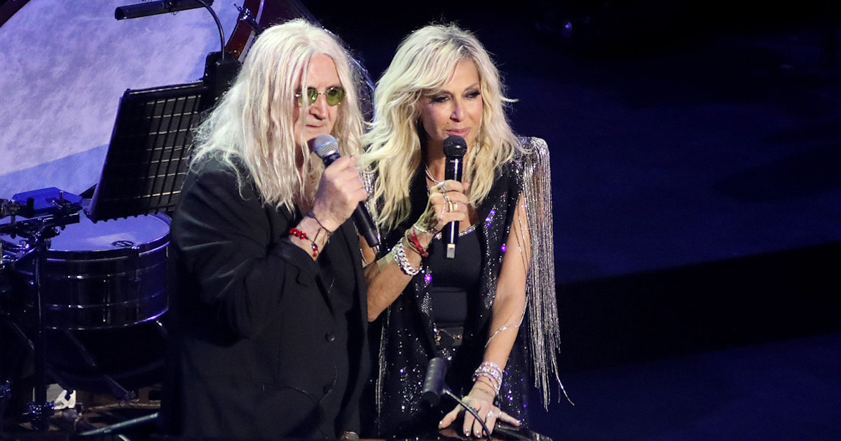 Νίκος Καρβέλας: Η ιδιαίτερη συνάντηση τους στη σκηνή – «Θυμάμαι πώς όταν έγραφα τα τραγούδια ΜΟΥ, μου έλεγε “τι μ@λ@κία είναι αυτό;”»