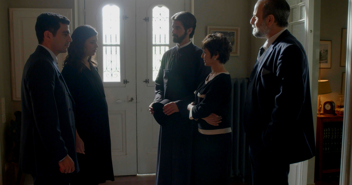 Άγιος Έρωτας – Χ: Χαμός στα social για τον παπά – «Δεν θέλει τα ψέματα; Με ένα ψέμα στο στόμα είναι!»