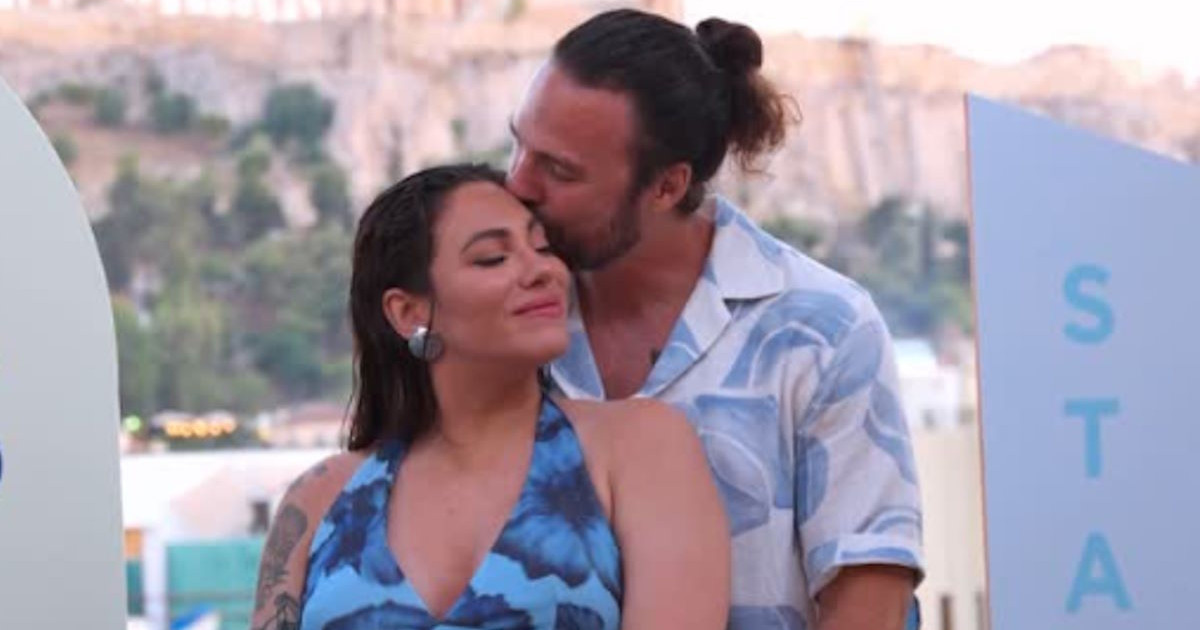 Ευρυδίκη Βαλαβάνη: Η φωτογραφία με τον σύζυγό της και τον γιο τους στο ηλιοβασίλεμα