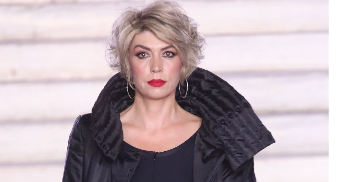 Μαρία Μάρκου: Η «Γυναίκα με τα μαύρα», περπάτησε για πρώτη φορά στην ...