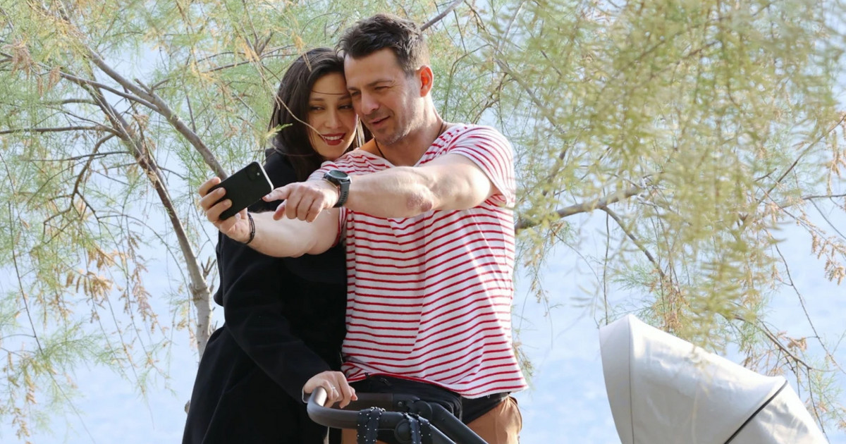 Γιώργος Αγγελόπουλος: Η «Ξυπόλυτη αγάπη» με την κόρη του στη θάλασσα