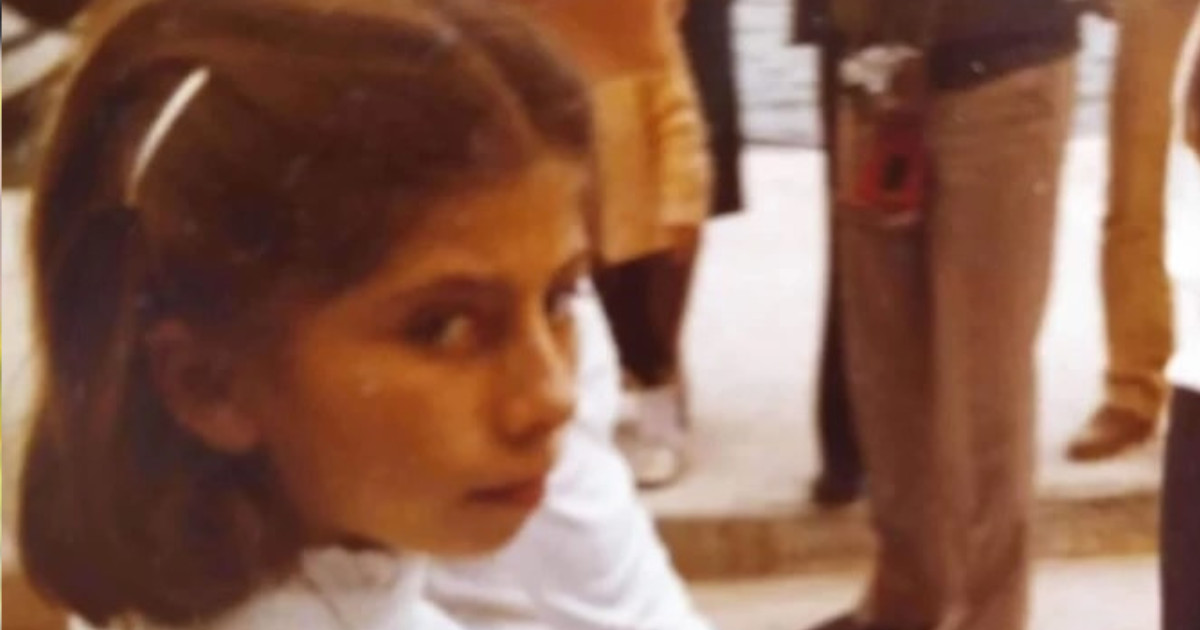 Αναγνωρίζετε την παρουσιάστρια της φωτογραφίας;