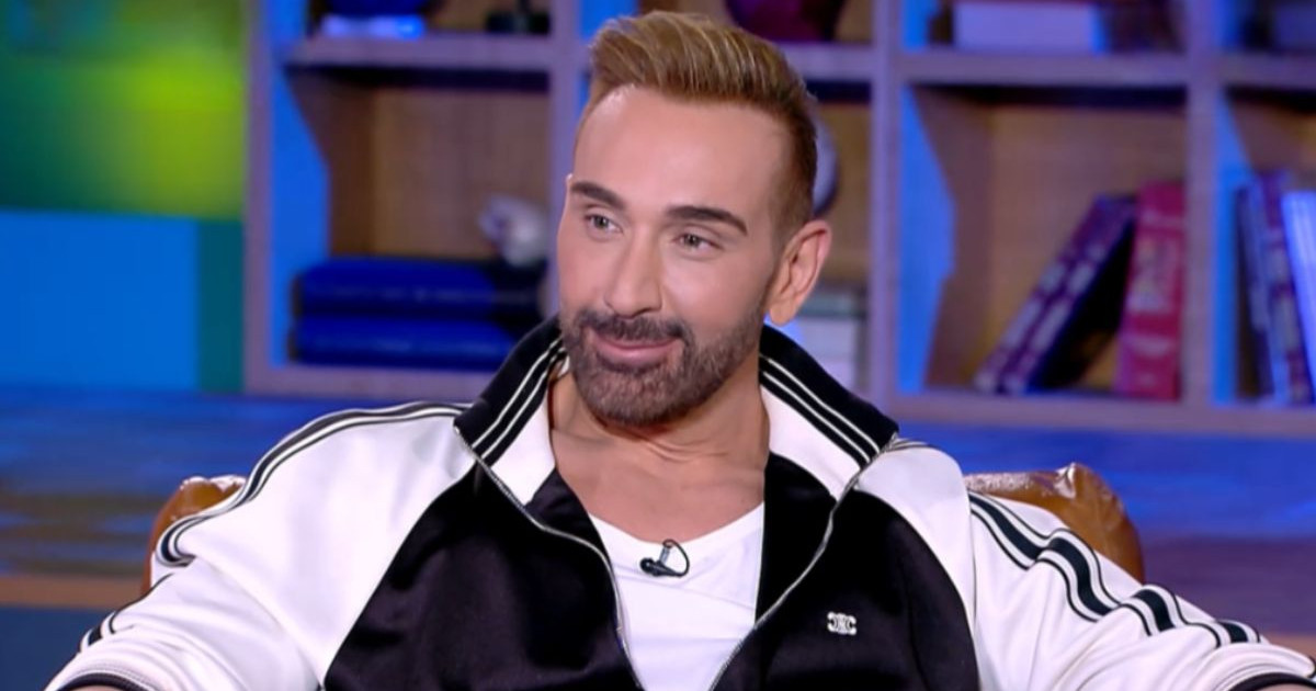 Νίκος Κοκλώνης: «Τσακώθηκα με την Κατερίνα Καινούργιου τότε και δεν μπορείς να φανταστείς ποιες παρουσιάστριες μου στέλνανε μηνύματα»