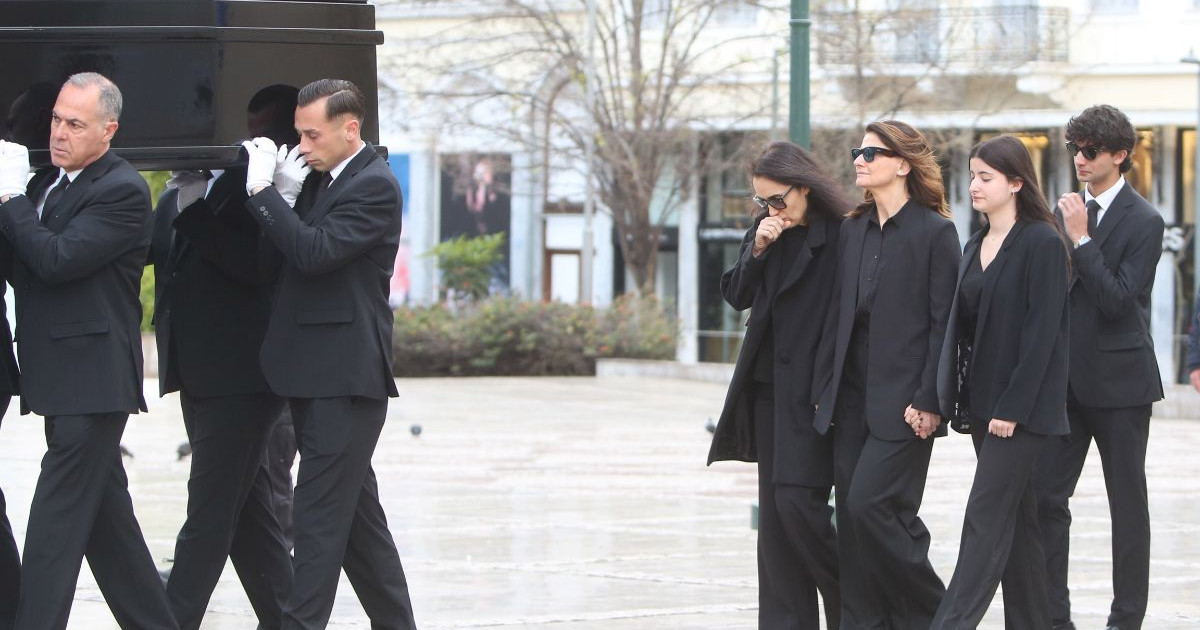 Κηδεία Μαρινέλλας: Σε στενό οικογενειακό κύκλο η ταφή υπό τους ήχους τραγουδιών της