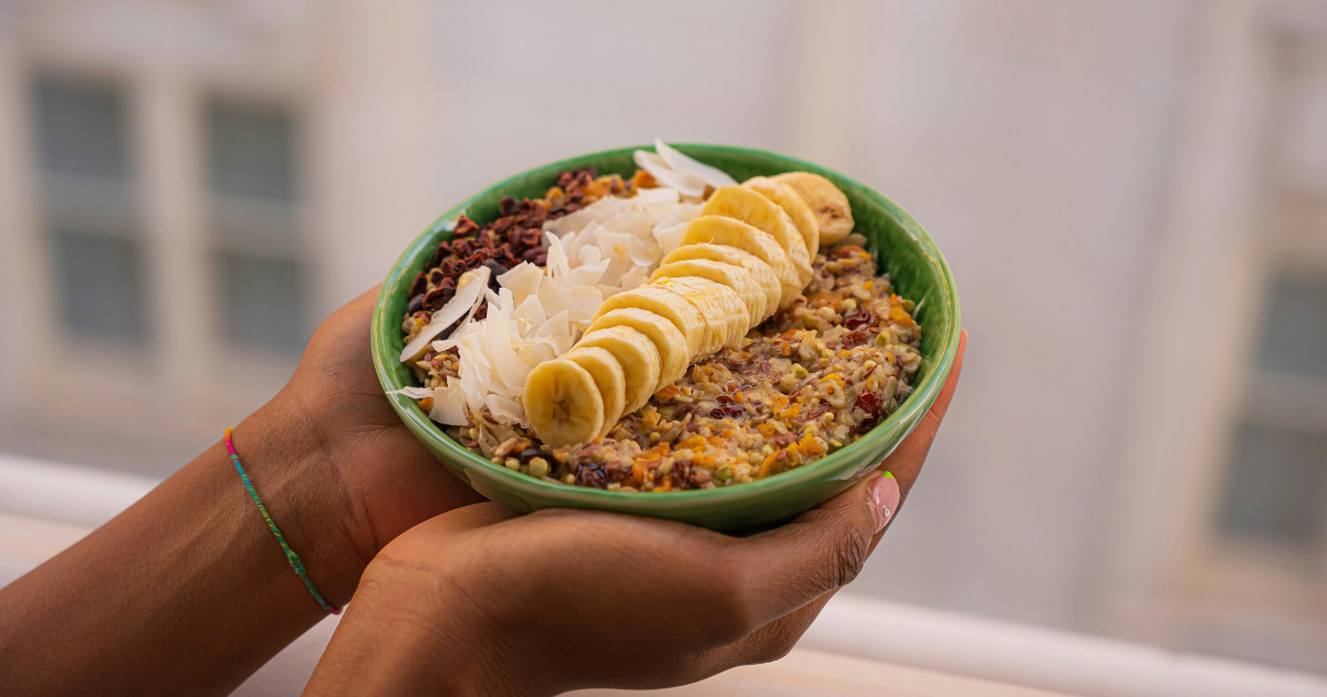 Spring foods: Οι τροφές-σύμμαχοι για λιγότερο φούσκωμα αυτήν την εποχή