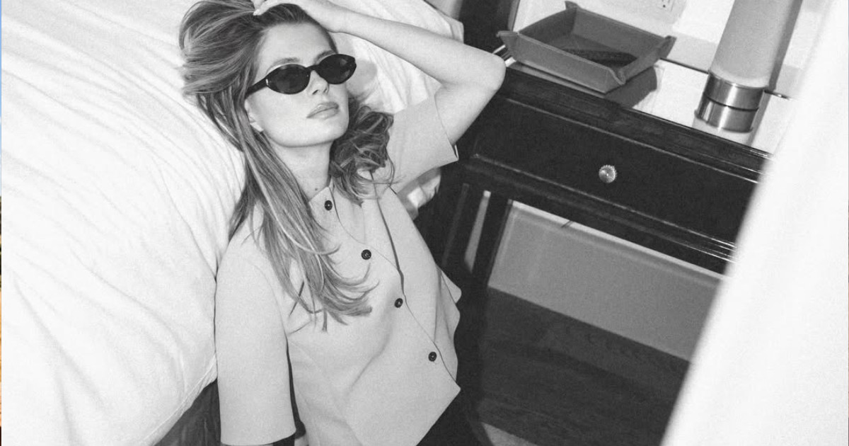 Αμαλία Κωστοπούλου: Το black ‘n white καρουζέλ που έγινε το απόλυτο office style inspo