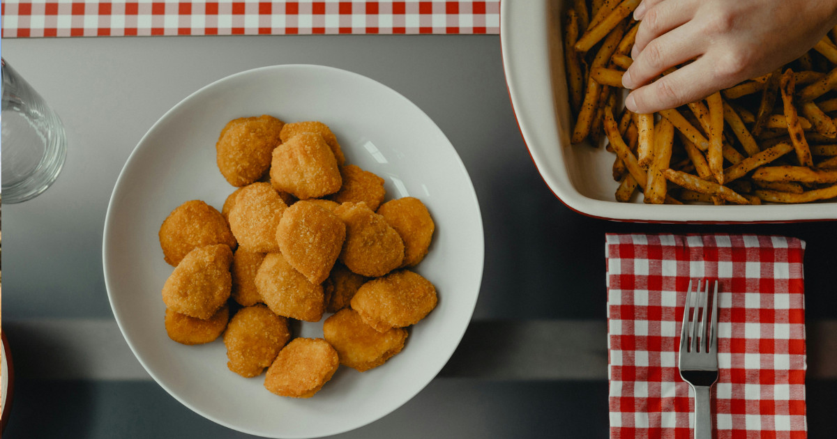 Κοτομπουκιές γιαουρτιού στο air fryer: Η πιο εύκολη ελαφριά συνταγή της εβδομάδας