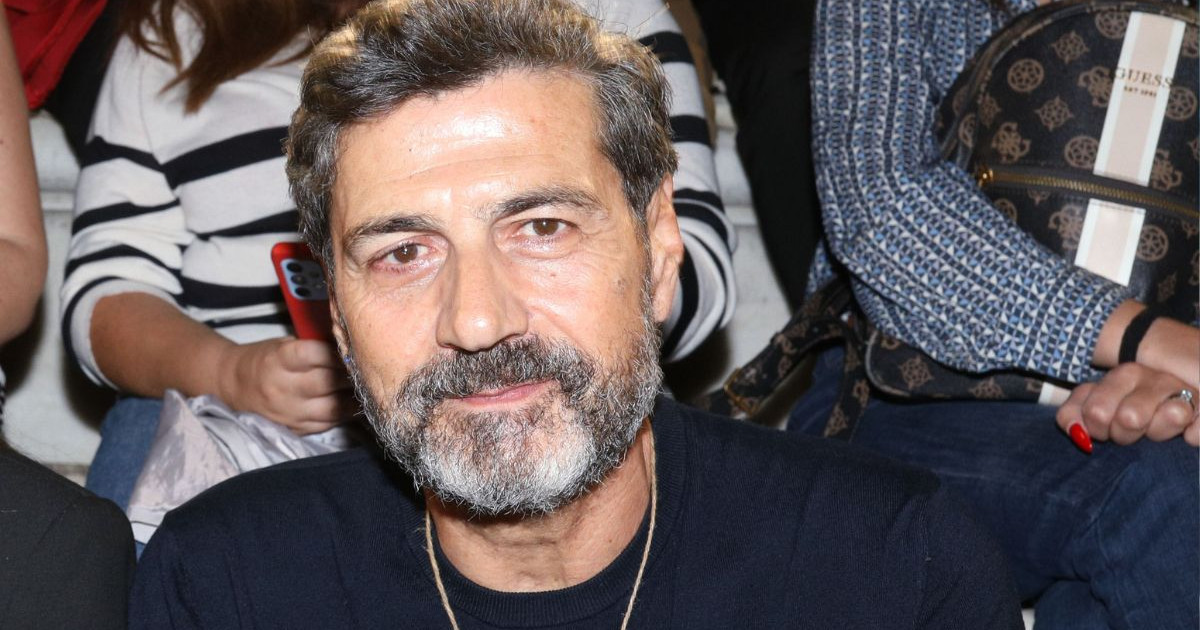 Κώστας Φαλελάκης: «Αναγνωρίζω ότι είμαι πιο γνωστός σαν ΛΟΑΤΚΙ άτομο. Είμαι άθεος, αλλά…»