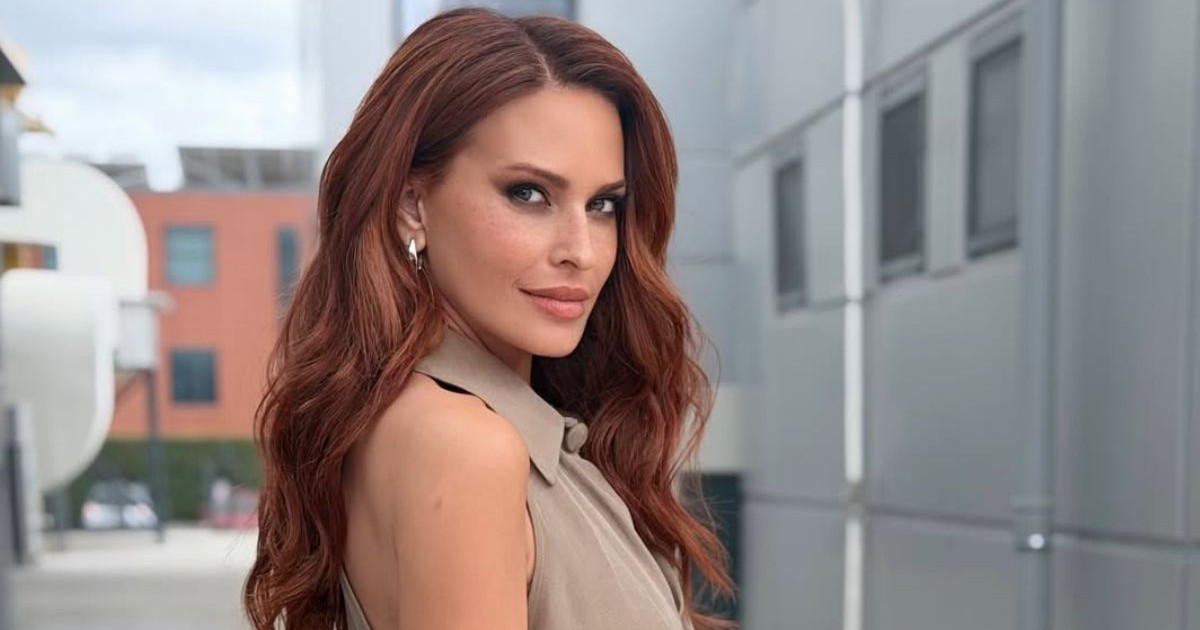 Σίσσυ Χρηστίδου: Στην Κέρκυρα με τη βαφτιστήρα της