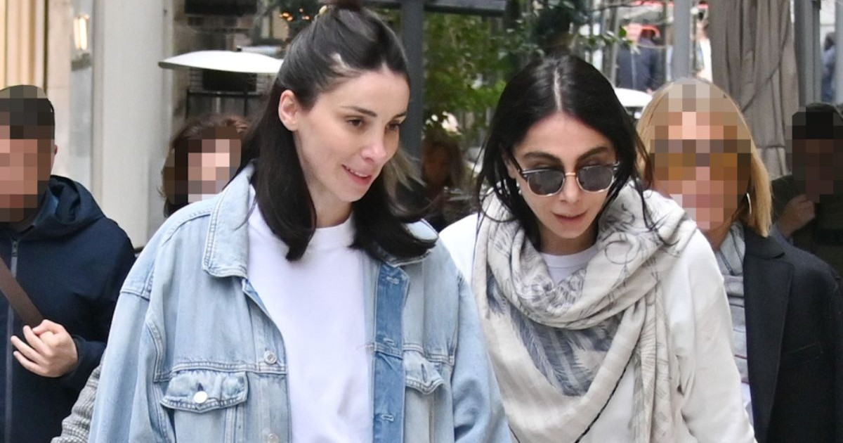 Ολυμπία και Βαλέρια Χοψονίδου: Βόλτα για ψώνια στο κέντρο της Αθήνας