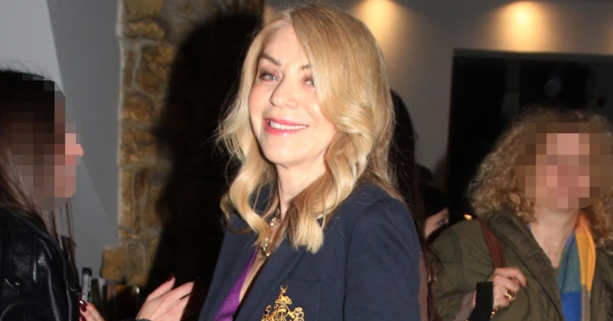 Έλλη Στάη: Νέα κομψή εμφάνιση, με παντελόνι σε απόχρωση που έκανε τη διαφορά