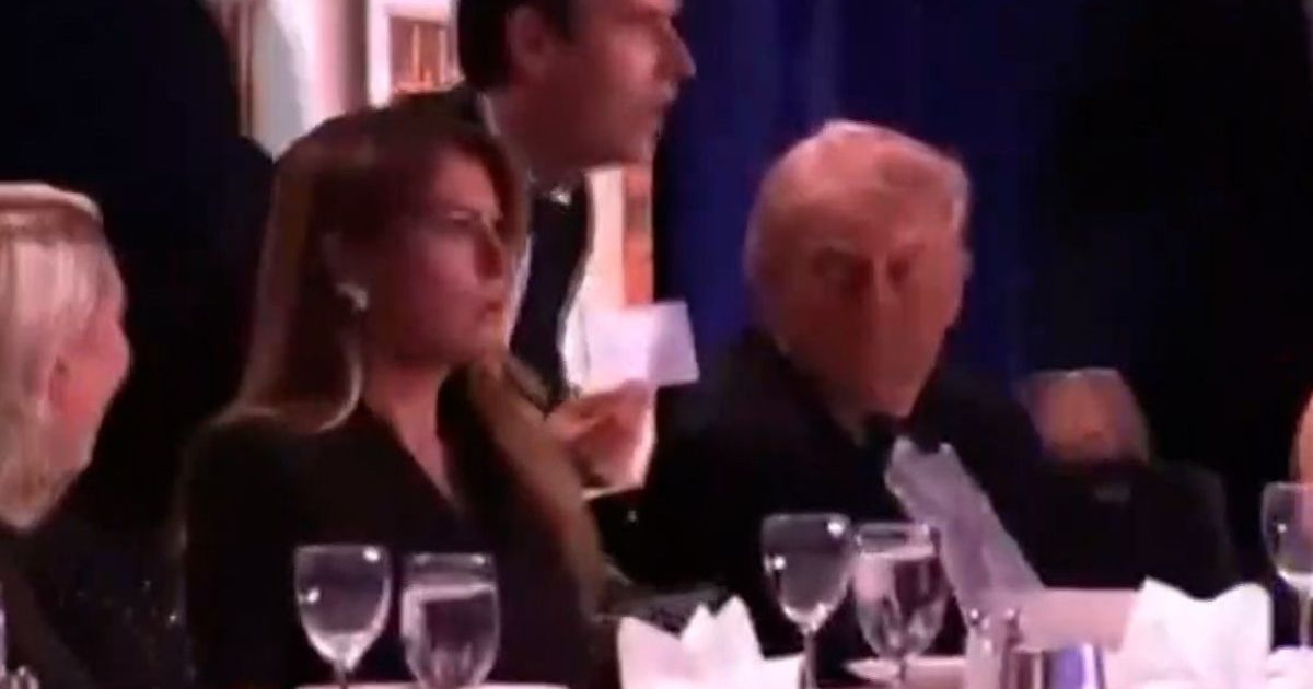 Σκηνές πανικού στον Λευκό Οίκο: Φυγαδεύτηκε ο Ντόναλντ Τραμπ όταν ένοπλος εισέβαλε σε δείπνο