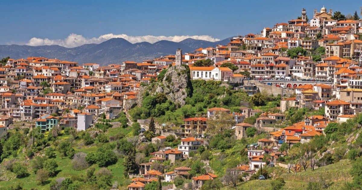 Αράχωβα: Στη «νύφη του Παρνασσού» για το τριήμερο πανηγύρι του Αγίου Γεωργίου