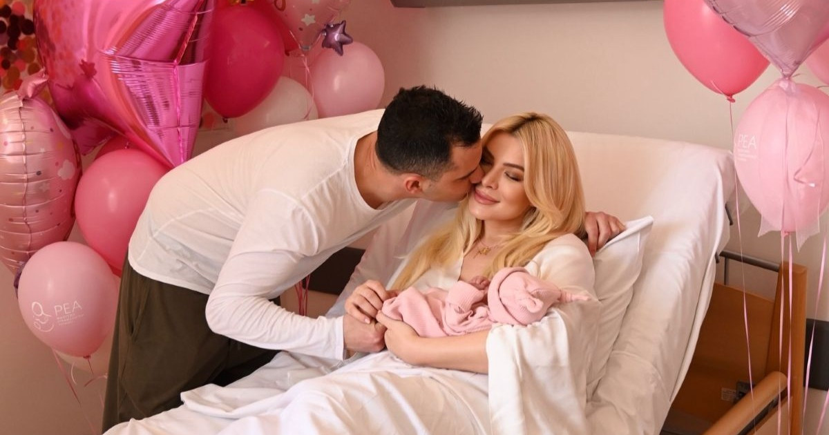 Κατερίνα Καινούργιου: Η φωτογραφία που δημοσίευσε ο Παναγιώτης Κουτσουμπής με τη νεογέννητη κόρη τους