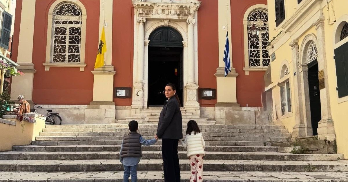 Όλγα Κεφαλογιάννη: Στιγμές κατάνυξης στην Κέρκυρα μαζί με τα παιδιά της