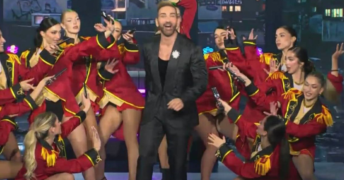 Νίκος Κοκλώνης: Εντυπωσίασε στο ξεκίνημα του 7ου live, με vibes Δέσποινας Βανδή και Χρύσπας