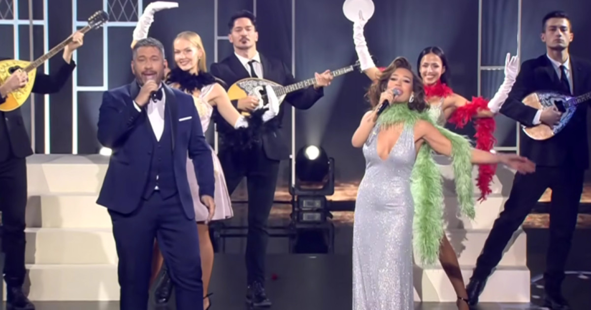 J2US: Ο Χάρης Λεμπιδάκης και η Φαίη Θεοχάρη ερμήνευσαν το «Έχω στεναχώρη καρδιά» – «Ήσουν πολύ καλός και σε ένα τραγούδι το οποίο έχει ιστορία!»