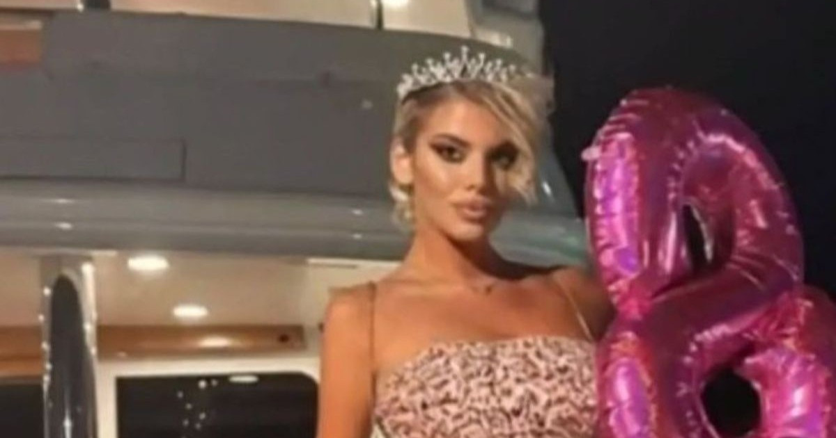 Σε κλίμα οδύνης η κηδεία της 19χρονης Μυρτώς στην Κεφαλονιά