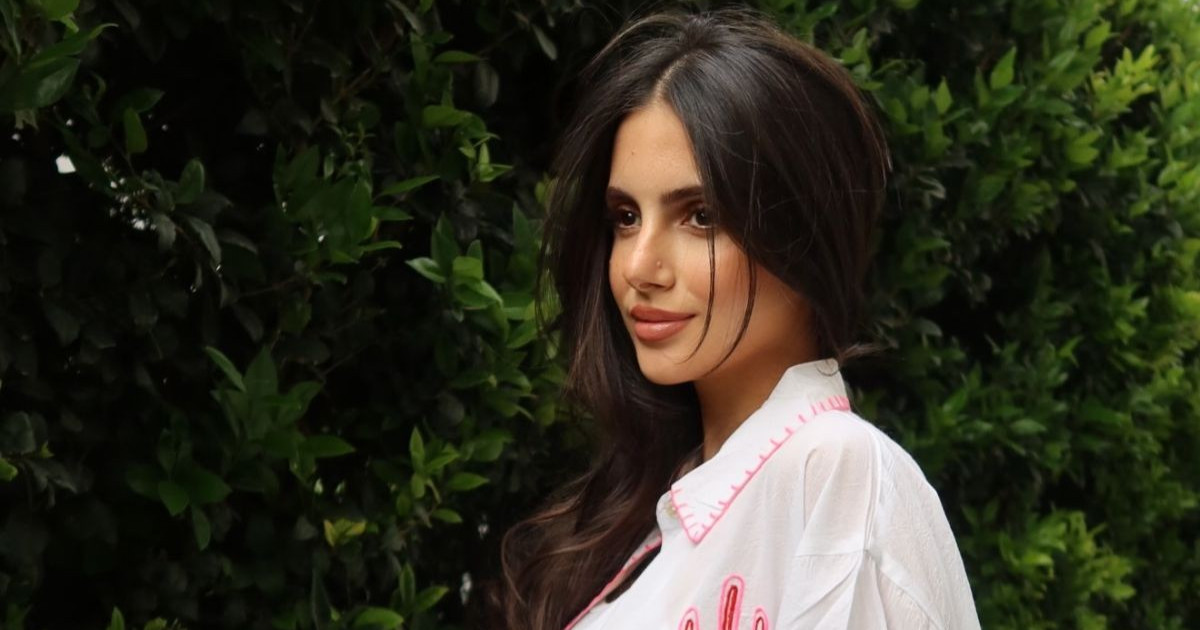 Αλεξάνδρα Νίκα: Ποζάρει στον κήπο του σπιτιού της στον 7ο μήνα της εγκυμοσύνης της