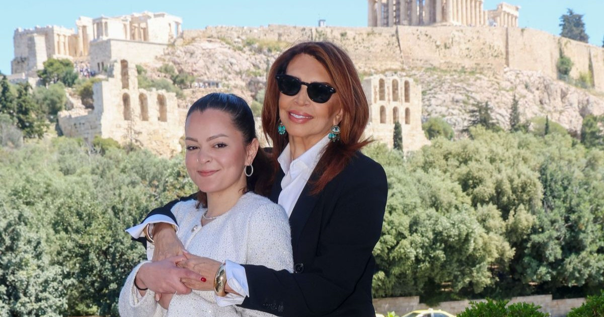 Μιμή Ντενίση: Chic εμφάνιση στη συνέντευξη τύπου για την «Έξοδο» με τη Μαριτίνα στο πλευρό της