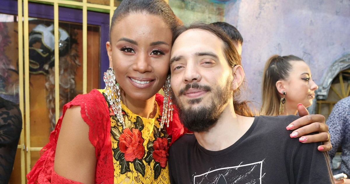 Shaya: «Έκανα εγώ το πρώτο βήμα.Τον κάλεσα για ποτό»