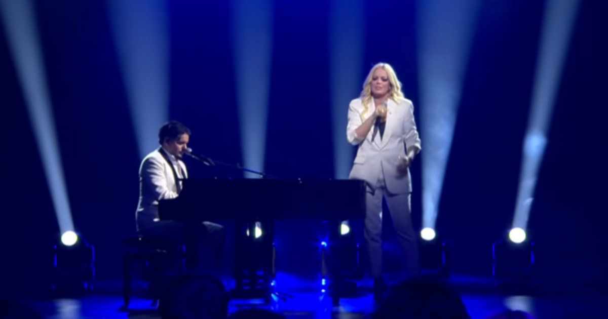 J2US: Η Μαίρη Αργυριάδου και ο Stan συγκίνησαν με το «Αυτή η νύχτα μένει» σε σκηνικό παλιάς εποχής