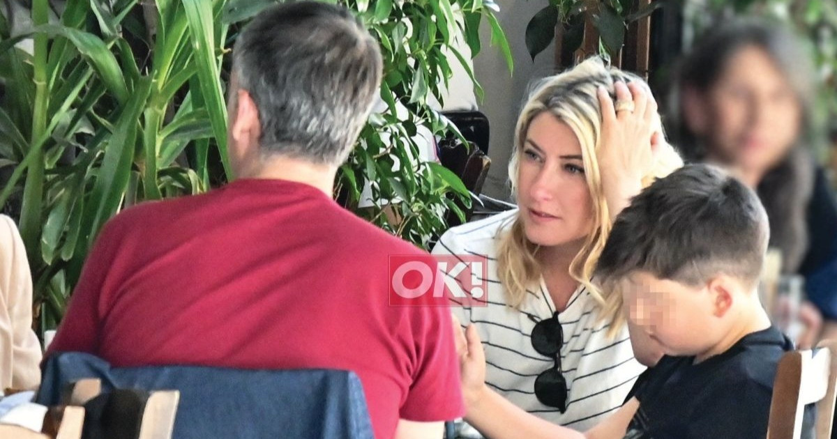Σία Κοσιώνη – Κώστας Μπακογιάννης: Η πρώτη έξοδος με τον γιο τους μετά το «διαζύγιό» της από τον ΣΚΑΪ