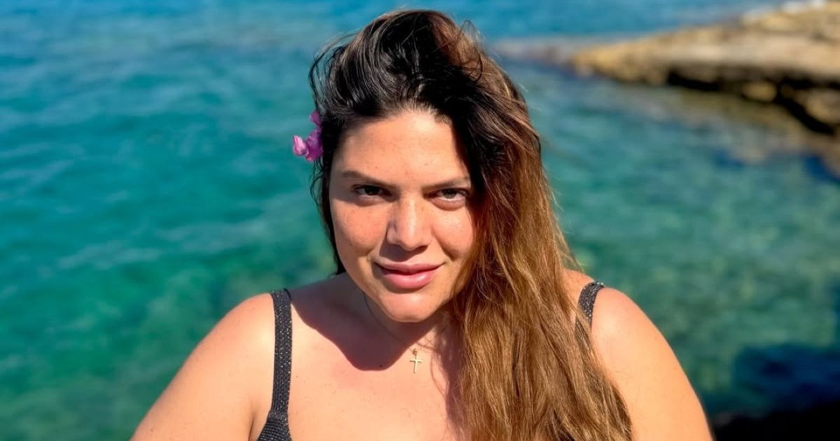 Δανάη Μπάρκα: Οι πρώτες καλοκαιρινές βουτιές και οι φωτογραφίες με μαγιό