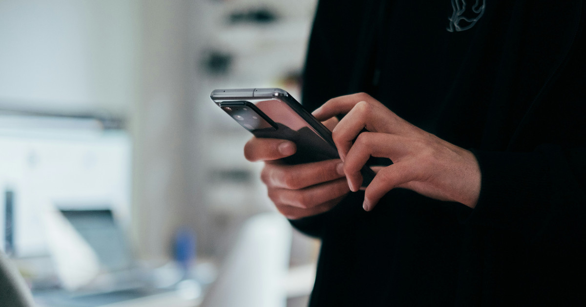 Social media: Likes, επιβεβαίωση και το συναίσθημα της απομό