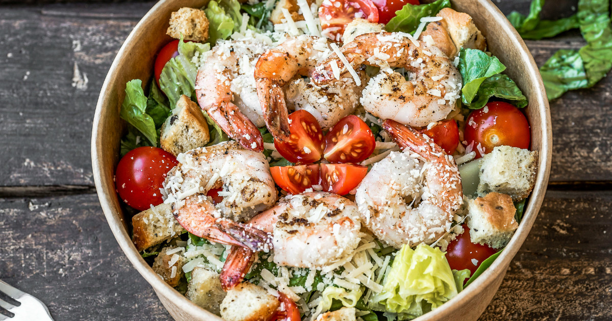 Το απόλυτο healthy comfort bowl: Κινόα με γαρίδες και πολύχρωμα λαχανικά