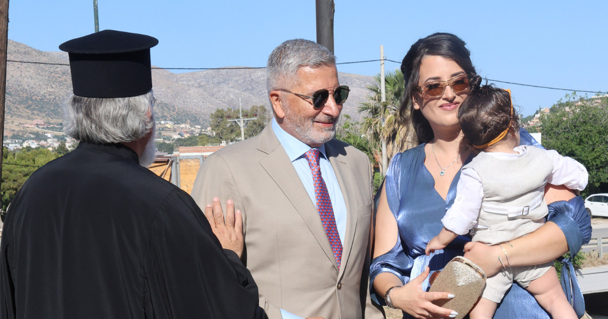 Γιώργος Πατούλης – Νάνσυ Κοιλού: Η βάφτιση του γιου τους σε οικογενειακό και συγκινητικό κλίμα – Φωτογραφίες