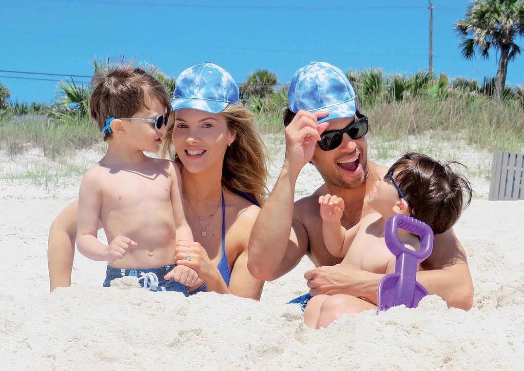 Χριστίνα Αλούπη – Κώστας Κέφαλος: Φωτογραφίες από το Πάσχα που πέρασαν στη Φλόριντα με τα παιδιά τους! (pics)
