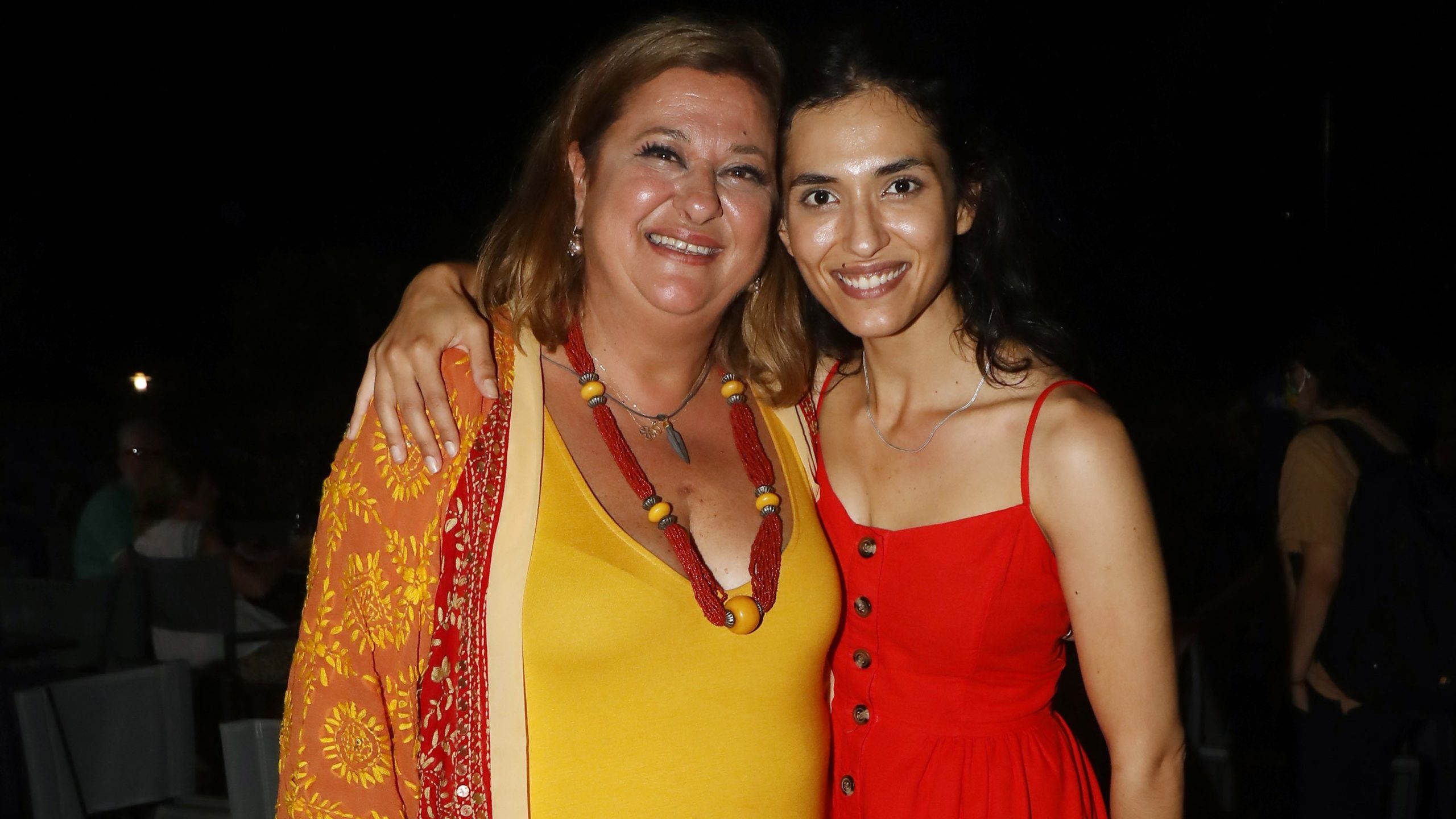 Ελισάβετ Κωνσταντινίδου – Μαρία Χάνου: Βραδιά διασκέδασης για μαμά και κόρη