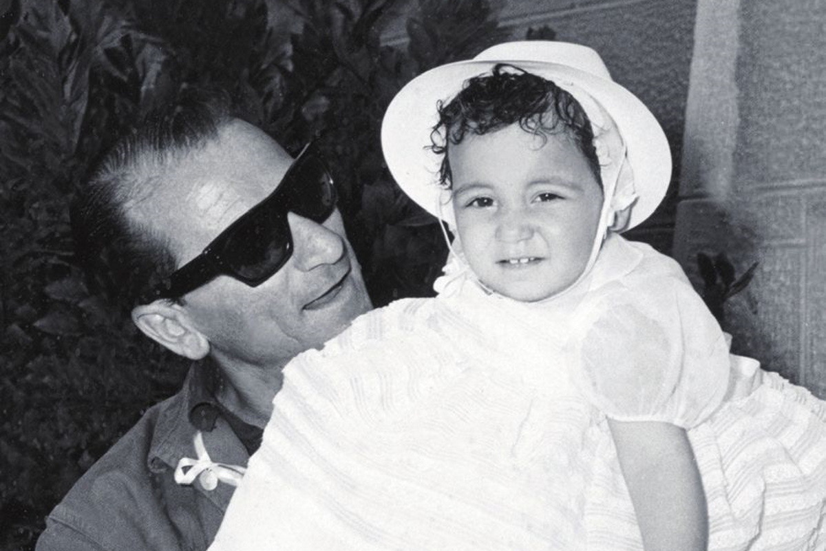“Ο πατέρας μου ήταν ο πιο γλυκός πατέρας του κόσμου”: Η εξομολόγηση της κόρης του Κώστα Χατζηχρήστου