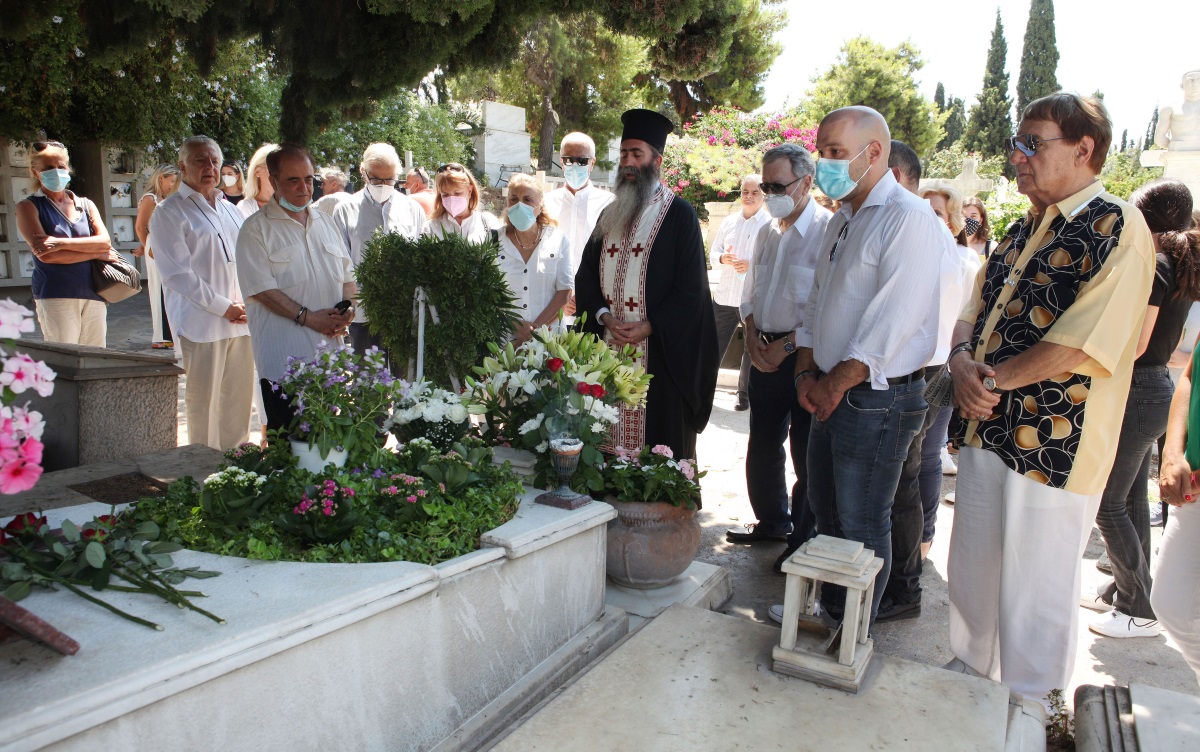 87 χρόνια από τη γέννηση της Αλίκης Βουγιουκλάκη – Με διπλό μνημόσυνο τιμούν τη μνήμη της