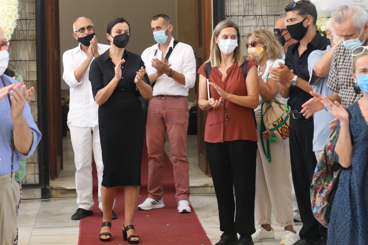 Θλίψη στην πολιτική κηδεία της Μάγιας Λυμπεροπούλου