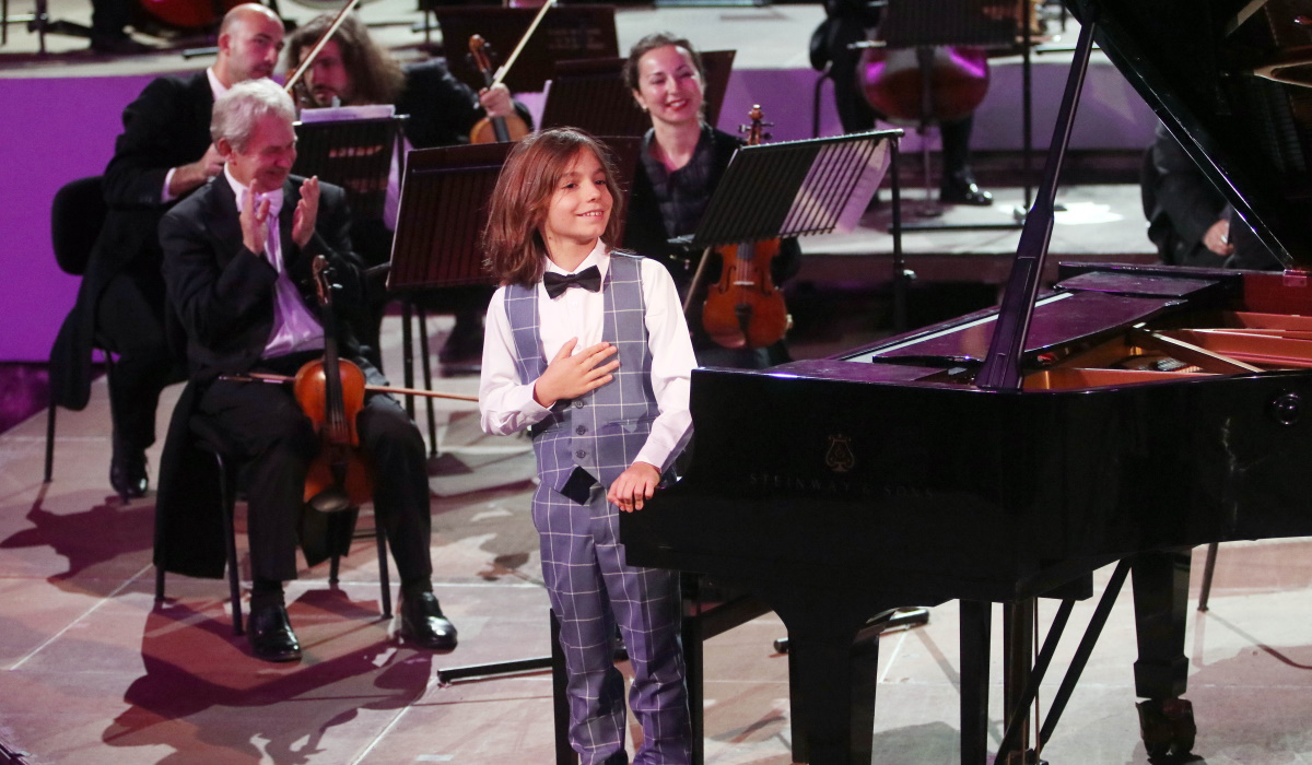 Στέλιος Κερασίδης: Ο 9χρονος πιανίστας που μάγεψε το Ηρώδειο