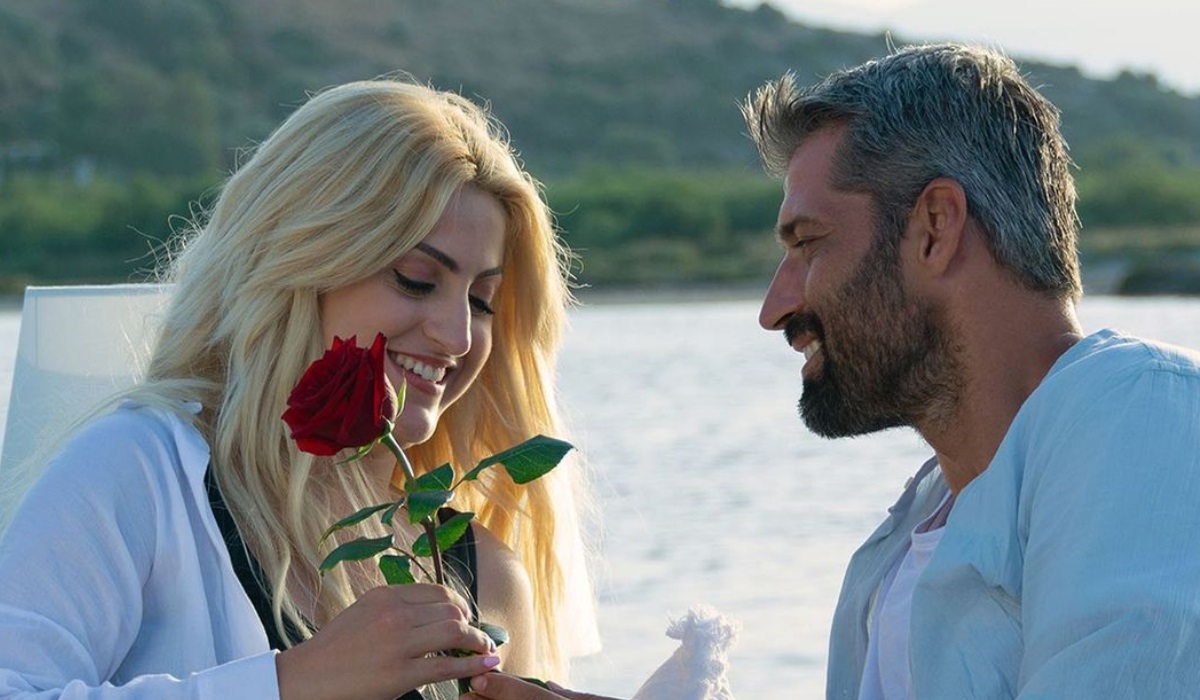 The Bachelor: Το twitter «τρολάρει» την Έλενα για την ομοιότητά της με τον Μάρκο Σεφερλή