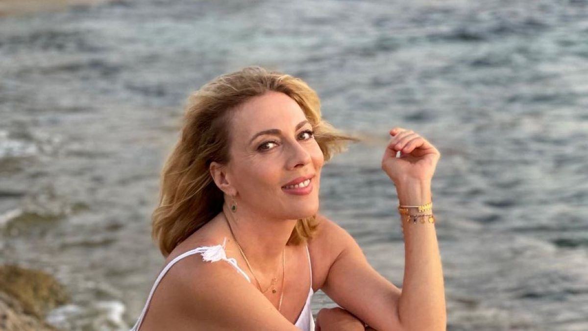 Σμαράγδα Καρύδη: Έκανε το πρώτο της μπάνιο στους Παξούς και μας δείχνει το καλλίγραμμο σώμα της
