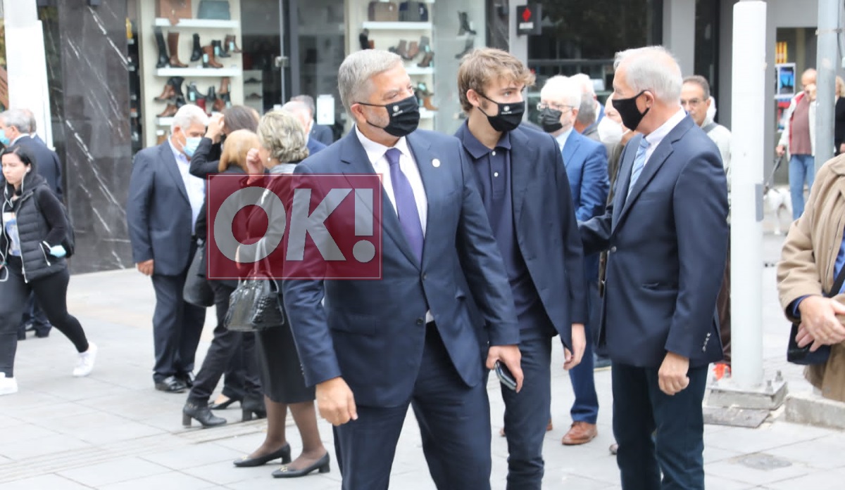 Γιώργος Πατούλης: Στο μνημόσυνο της μητέρας του μαζί με τον γιο του