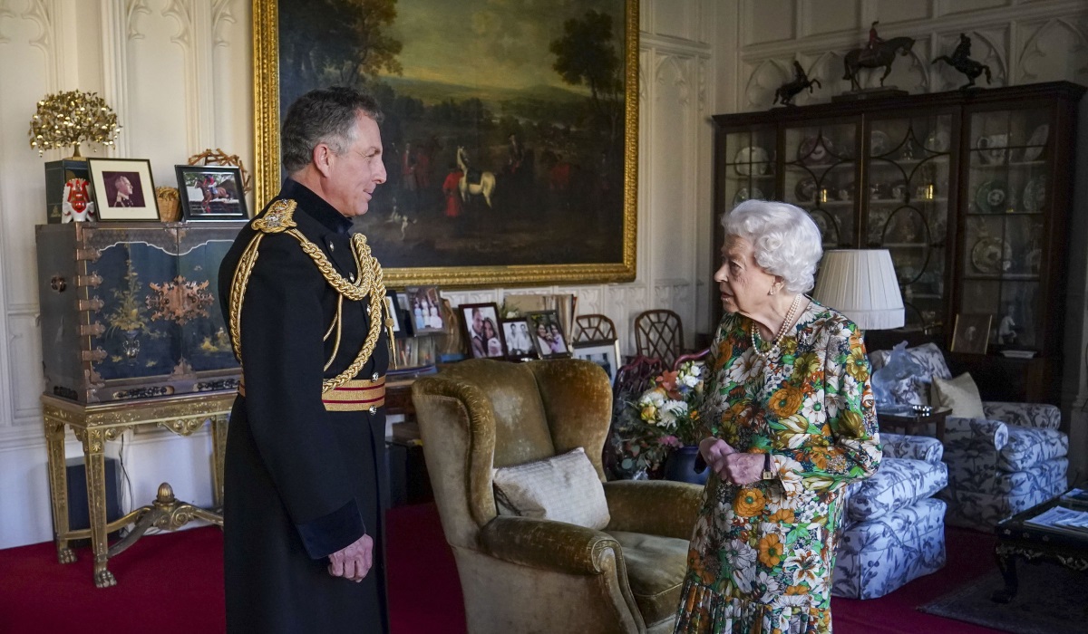 Η βασίλισσα Ελισάβετ επέστρεψε στα καθήκοντά της – Η επίσημη συνάντηση στο παλάτι μετά από καιρό