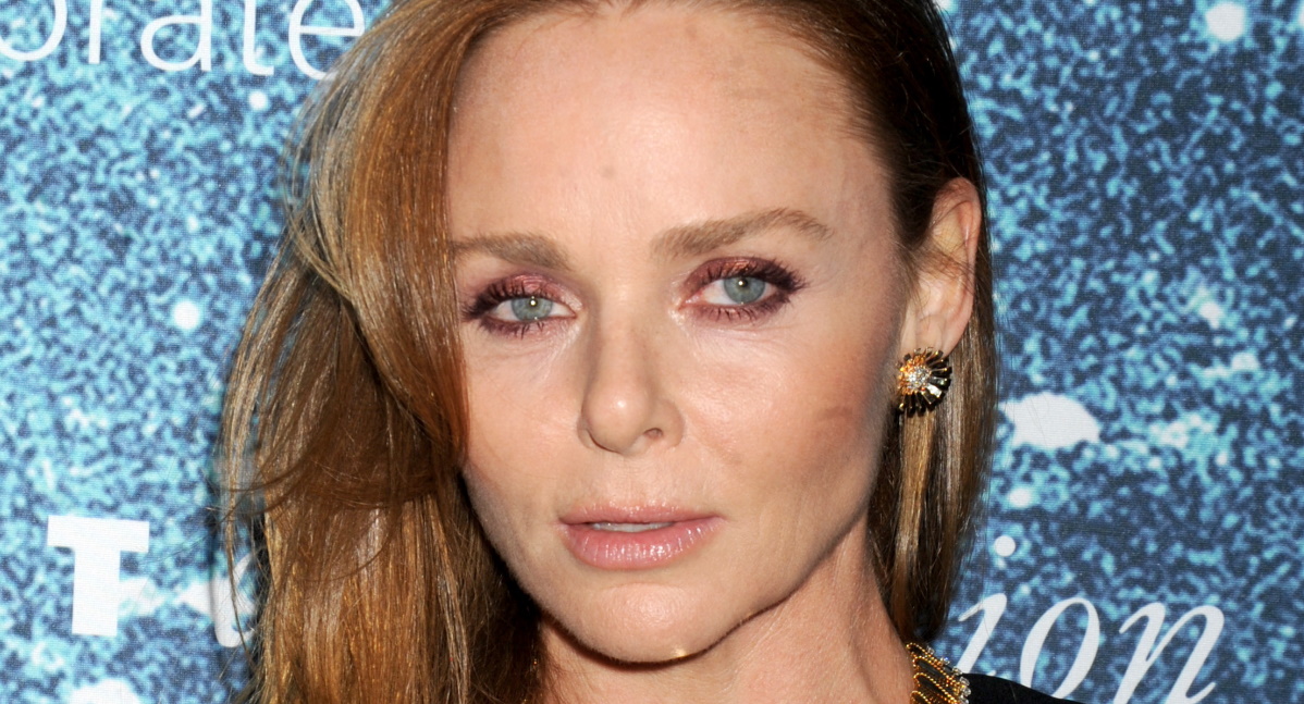 Stella McCartney: Με τον πρίγκιπα Κάρολο και τον Λεονάρντο ΝτιΚάπριο σε γκαλερί τέχνης