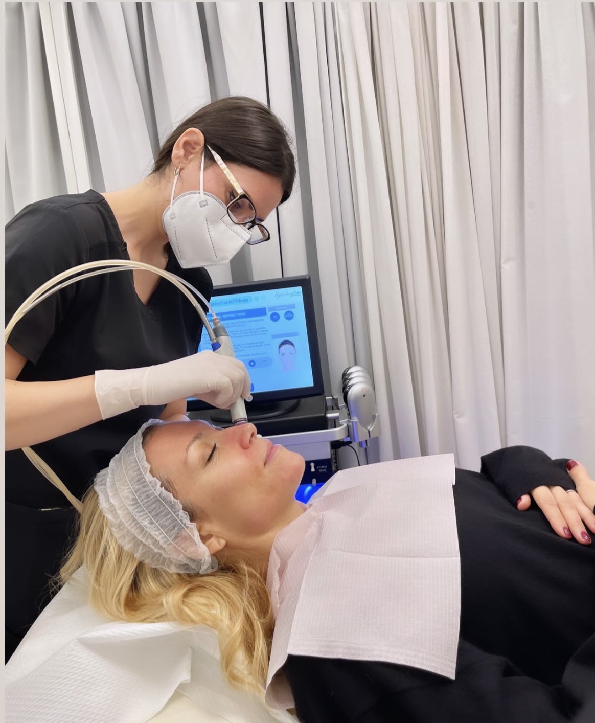 hydrafacial Βίκυ Καγία