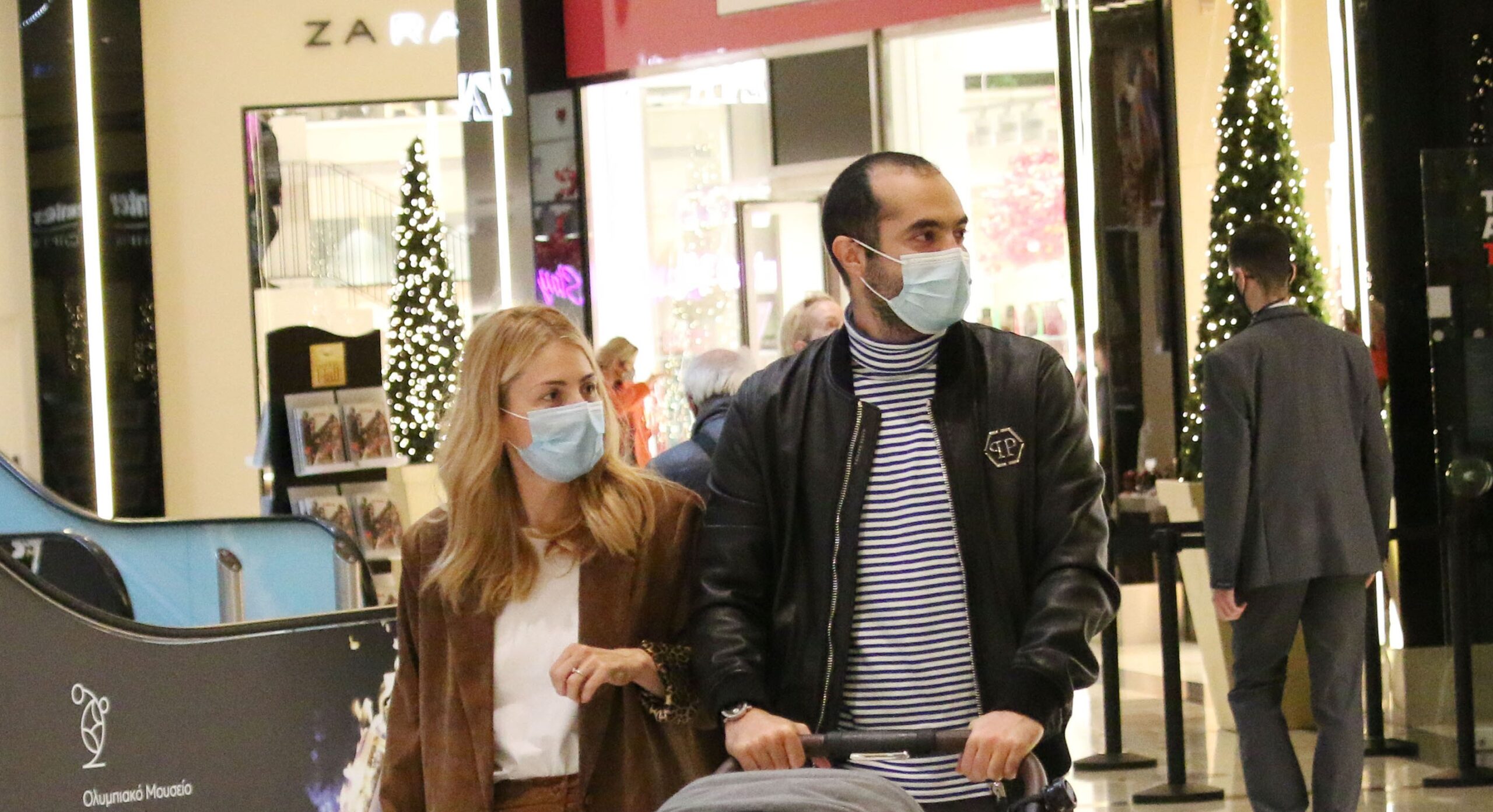 Μαρία Ηλιάκη: Bόλτα με την κόρη και τον σύντροφό της, Στέλιο Μανουσάκη σε εμπορικό κέντρο