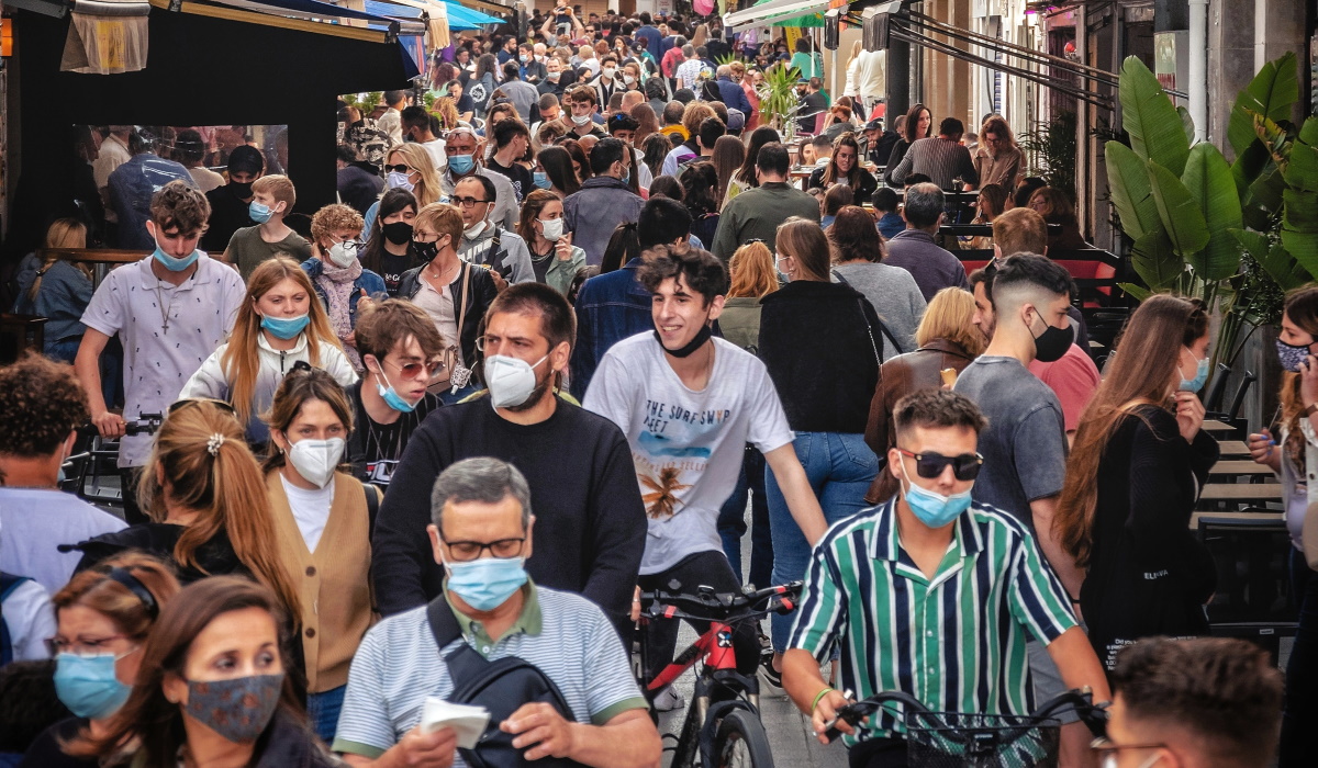 Θάνος Πλεύρης: «Τα κρούσματα σήμερα θα είναι πάνω από 15.000» – Τα σενάρια για επίσπευση των μέτρων