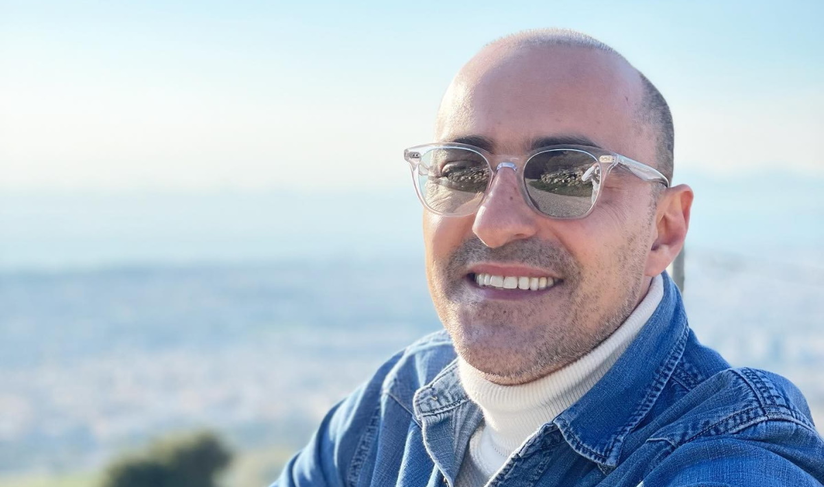 Θανάσης Αλευράς: Εύχεται με μια παιδική του φωτογραφία από τα Χριστούγεννα του 1984!